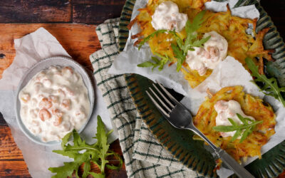 Nordseekrabbensalat auf knusprigen Reibekuchen